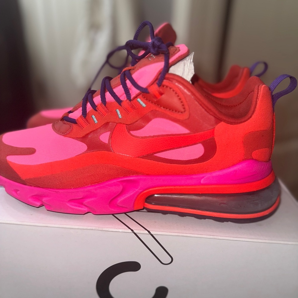 Nike Men's Red and Pink Sneakers